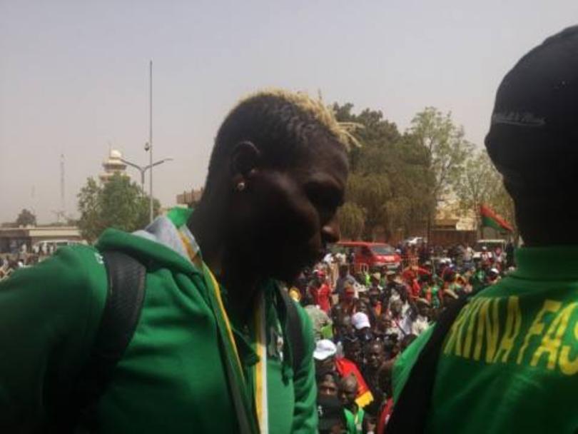 Bancé Aristide accueilli en héros dans son quartier d’enfance à Abidjan 