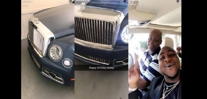 Davido offre une Bentley neuve à son père pour célébrer son anniversaire