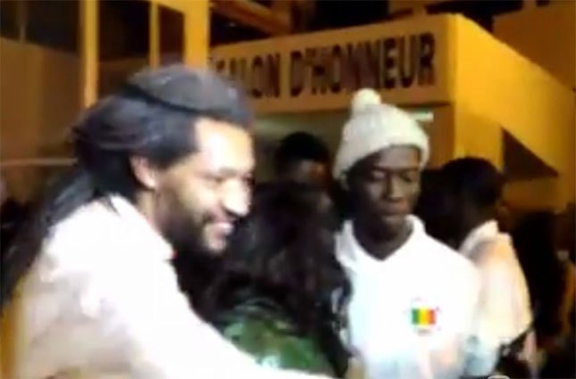 Alain Gomis Étalon d'or de Yennenga du Fespaco, accueilli en héros à Dakar