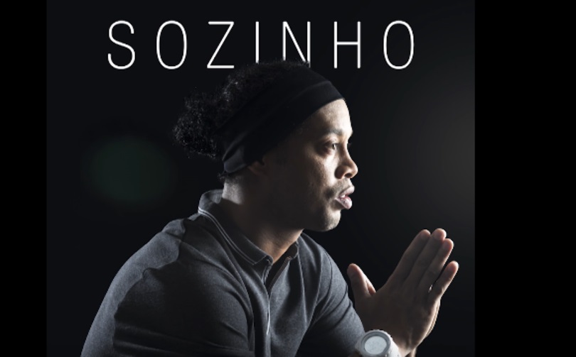 L’ex footballeur du FC Barcelone Ronaldinho vient de dévoiler un morceau "Sozinho".