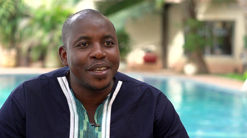 Adama Dahico dédicace son oeuvre 