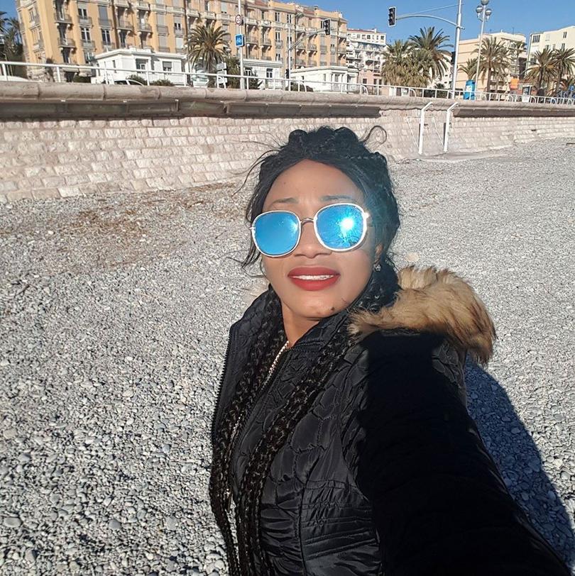 Claire Bahi dévoile un extrait de son nouveau single “ domolo décalé”