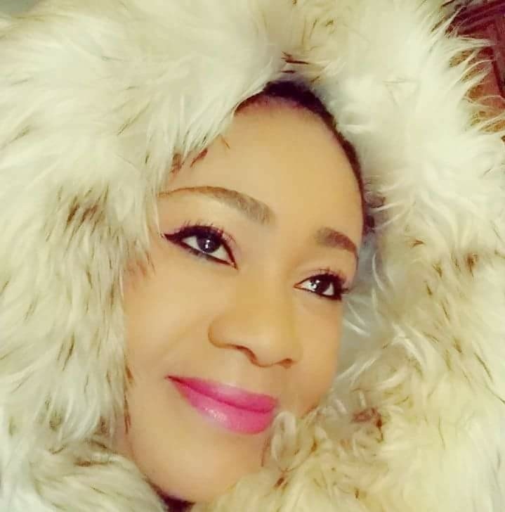 Elle accuse Savan alla d’avoir soutiré 5 Millions à son mari, Pour se venger, elle publie des photos nues de l’artiste