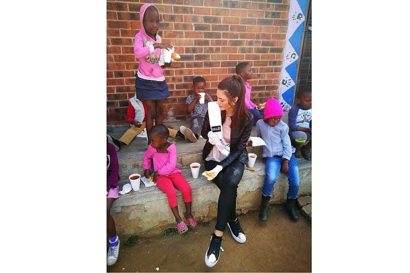 Les gants de Miss Afrique du Sud créent la polémique