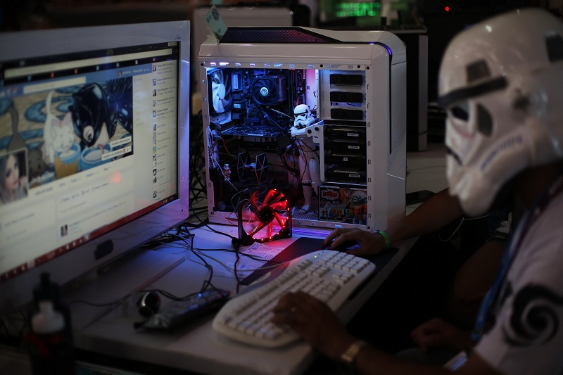 600 Camerounais escroquent 4 milliards de F.Cfa à 2 700 Américains via Facebook et le FBI débarque à Yaoundé