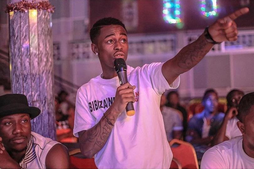  Ordinateur dans la cours des grands maîtres