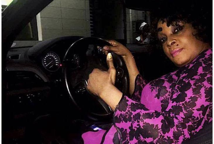 DJ Arafat tient sa promesse et donne sa voiture à sa mère