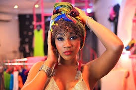   Au tour de Emma Lohoues de trouver son footballeur professionnel