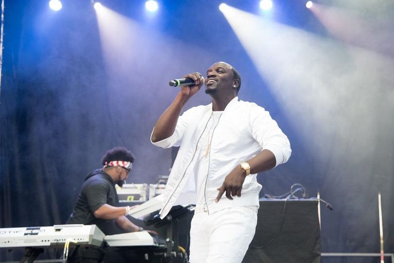 Le Molare : il offre Akon  en cadeau de Noel aux abidjanais